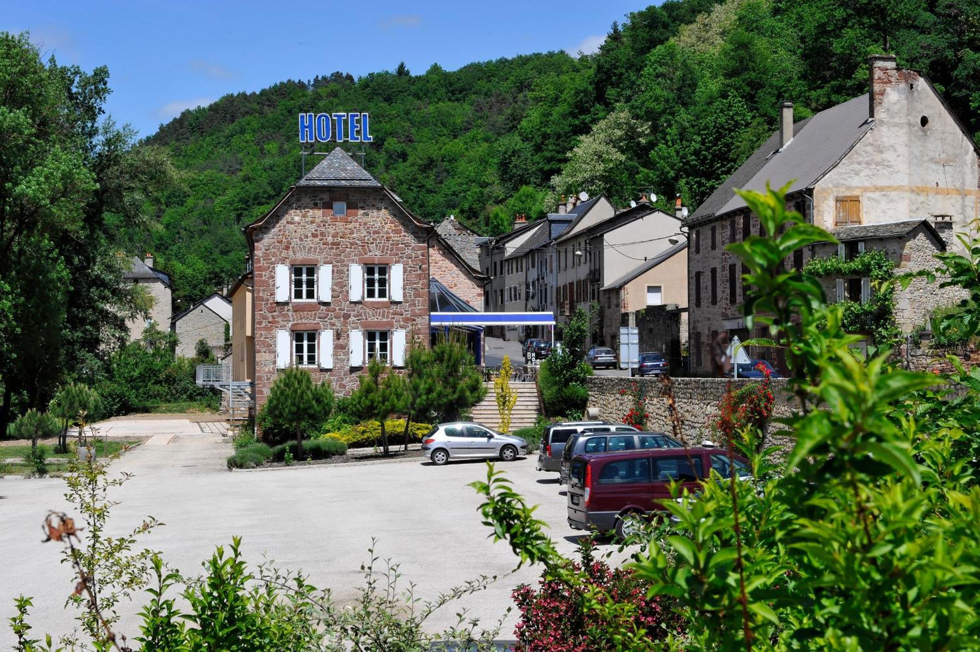 Logis Hotel Restaurant Les 2 Rives - A75, En Bordure De Riviere Banassac Exterior photo
