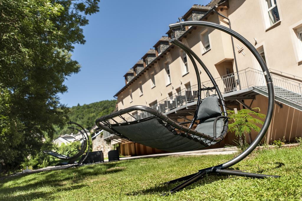 Logis Hotel Restaurant Les 2 Rives - A75, En Bordure De Riviere Banassac Exterior photo