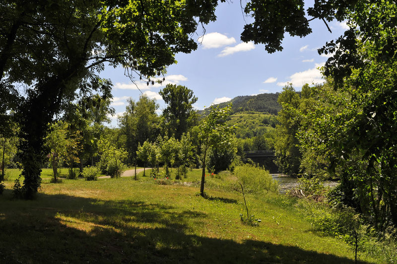Logis Hotel Restaurant Les 2 Rives - A75, En Bordure De Riviere Banassac Exterior photo