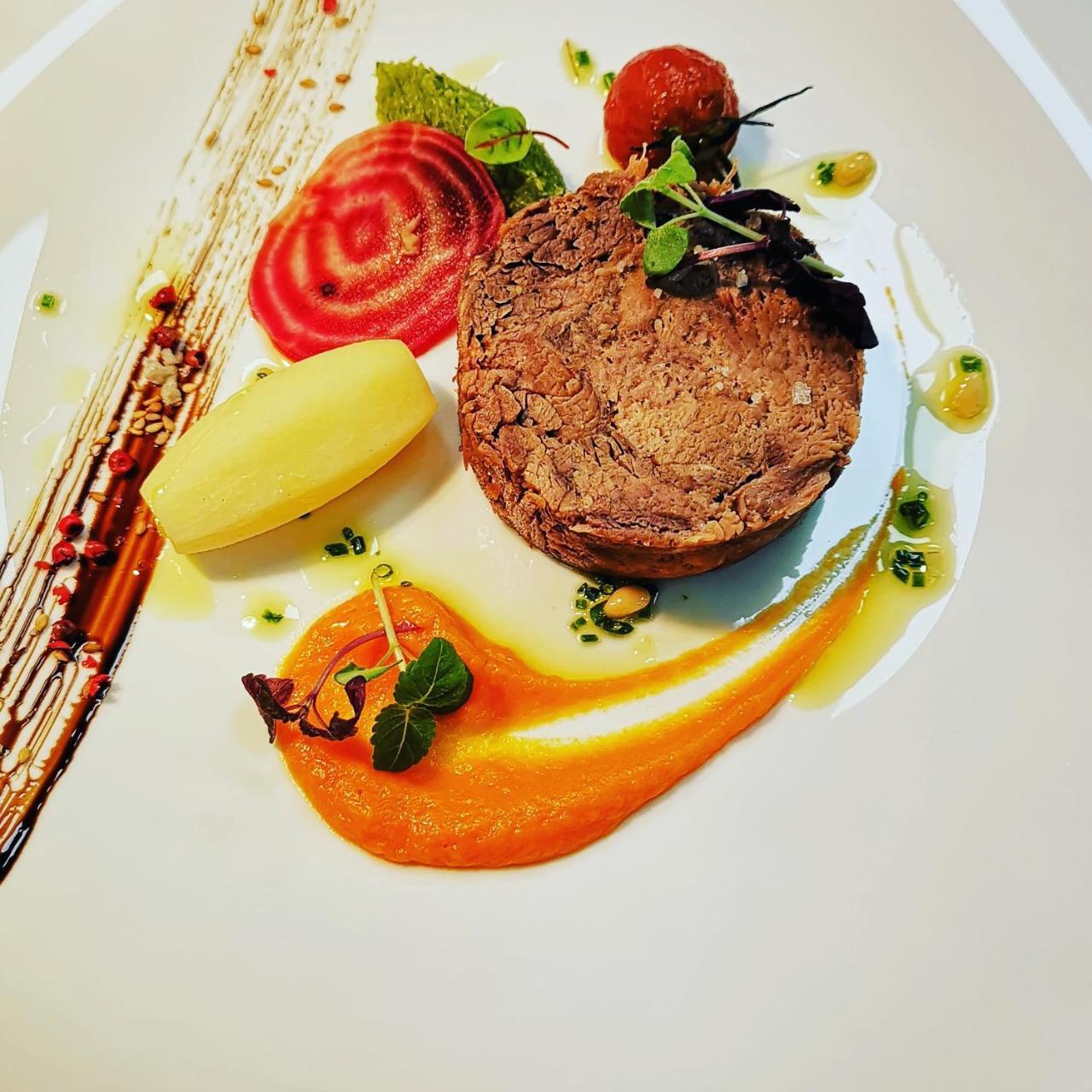 Logis Hotel Restaurant Les 2 Rives - A75, En Bordure De Riviere Banassac Exterior photo