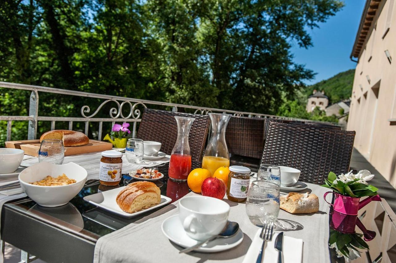 Logis Hotel Restaurant Les 2 Rives - A75, En Bordure De Riviere Banassac Exterior photo